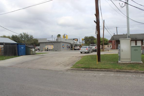 1108 N Esplanade St, Cuero, TX 77954